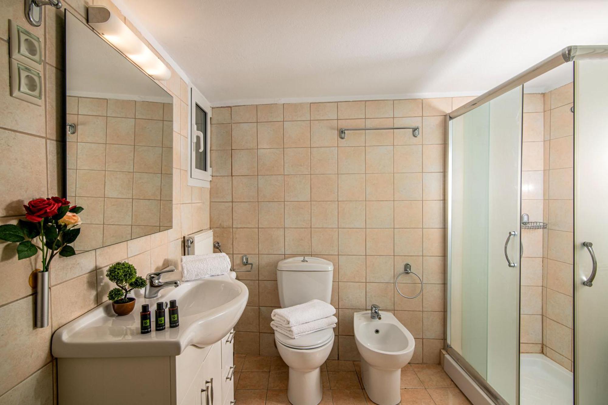 Central Double Bedroom Apartment Candia Esterno foto